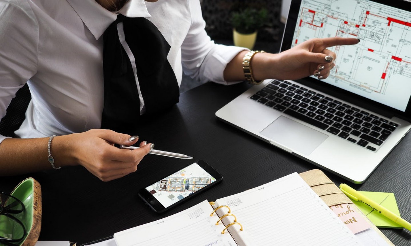 Enforcing confidentiality and restraint of trade clauses